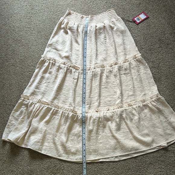 NWT Vince Camuto Smocked Waist Tiered Fully Lined Maxi Skirt - Picture 8 of 8